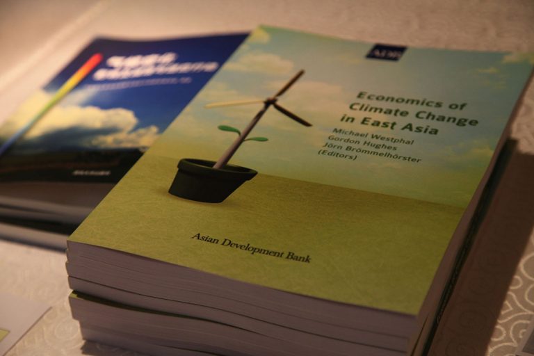 series-expert-discussions-and-book-launch-economics-climate-change-east-asia_02