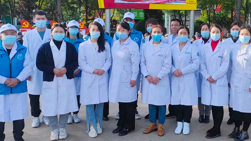 A “White Angel” Goes the Extra Mile to Run 13 Service Stations of a Community Health Center in Wuzhong